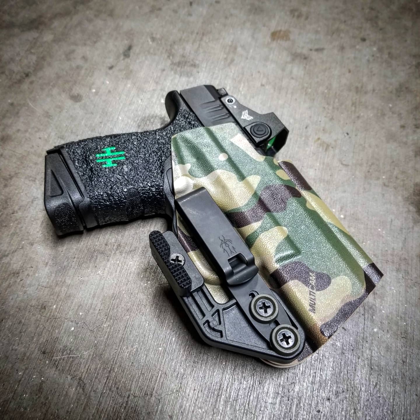 Deep Tuck (Custom)